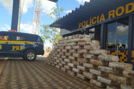 A droga era transportada dentro de compartimento secreto dos caminhes