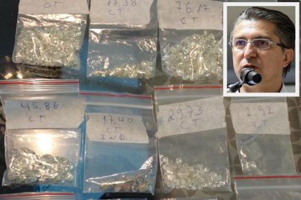 Pedras preciosas foram encontradas na casa do ex-secretrio Nilson Borgato (detalhe)