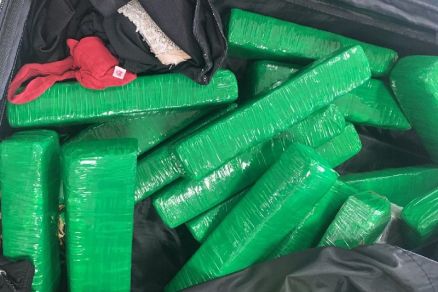 Maconha apreendida com mulher dentro de nibus