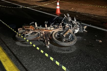 A vtima, ainda no identificada, viajava sozinha em sua moto