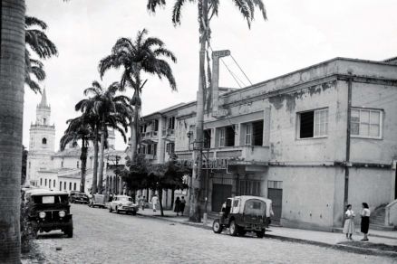 Fachada do Cine Teatro Cuiab na poca de sua inaugurao