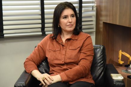 A senadora Simone Tebet, que est em Cuiab: 