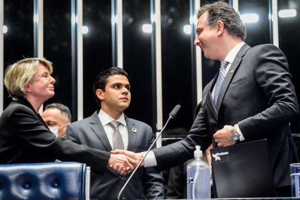 A senadora interina Margareth Buzetti e o presidente do Senado Rodrigo Pacheco  