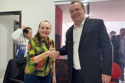 A ex-senadora Serys Slhessarenko e o presidente do PSB em MT, deputado Max Russi