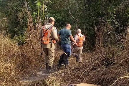 Pol�cia e Corpo de Bombeiros durante buscas na regi�o 