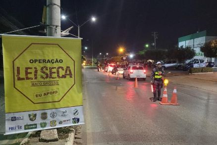 Foram 87 ve�culos fiscalizados na Avenida Jornalista Archimedes Pereira Lima