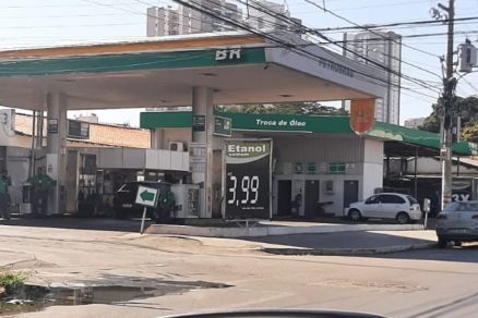 Posto anuncia o etanol a R$ 3,99 na regi�o do Goiabeiras, em Cuiab�