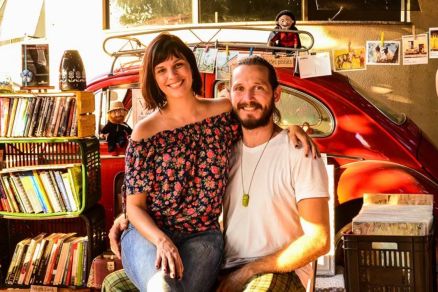 Marlia Bonna e Thiago Sinohara, proprietrios do sebo e antiqurio Rua Antiga