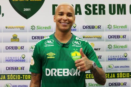 O atacante Deyverson, que est no Cuiab