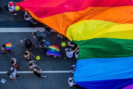 Pblico durante a Parada LGBT+, na avenida Paulista, em So Paulo