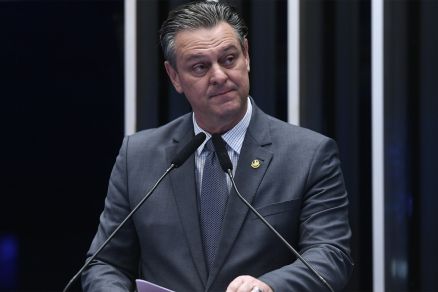 O senador Carlos Fvaro