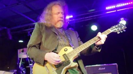 Gord Lewis, guitarrista da banda canadense Teenage Head