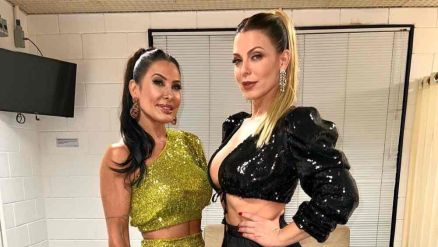 A danarina Sheila Mello, de 46 anos, ex- o Tchan!, falou abertamente sobre sua relao com Scheila Carvalho, de 51 anos