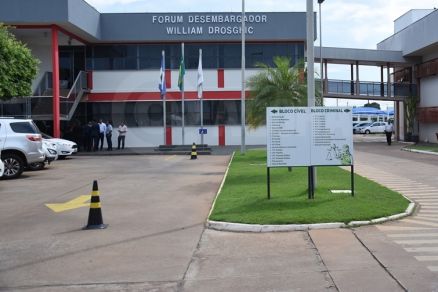 A fachada do F�rum de Rondon�polis, onde o processo correu