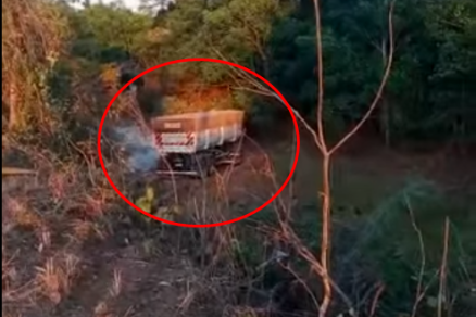 O caminho aps ter descido desgovernado o barranco da beira da estrada