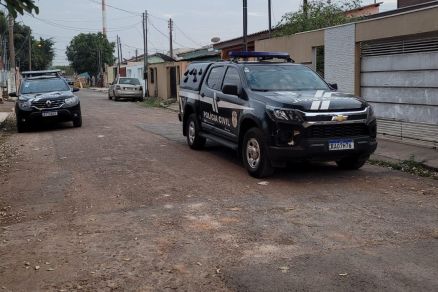Policiais durante cumprimento de mandados na Operao Tarntula 