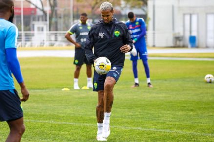 Time contar com o retorno do centroavante Deyverson