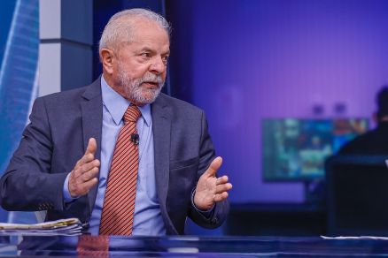 O presidente Lula, que adiou ida para a China