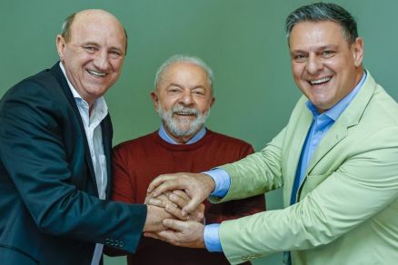 Neri Geller ao lado do presidente Lula e do ministro da Agricultura Carlos Fvaro