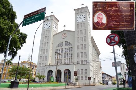 A Catedral Baslica do Senhor Bom Jesus de Cuiab est erguida no centro da cidade 