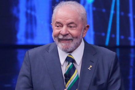 Luiz Incio Lula da Silva (PT) realizou cirurgia h 15 dias na garganta 