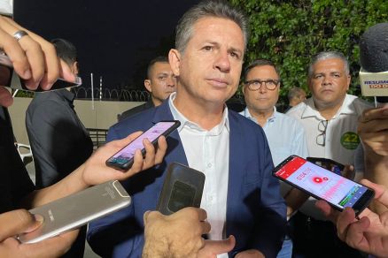 O governador do Estado, Mauro Mendes, ao lado da esposa Virgnia Mendes 