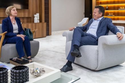 A desembargadora Clarice Claudino da Silva e o governador Mauro Mendes