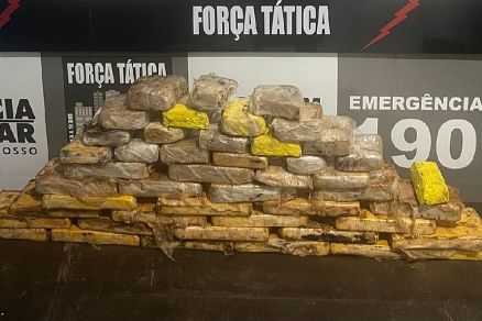 Foram apreendidos 36 tabletes de drogas 