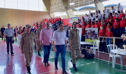 O secretrio de Estado de Educao, Alan Porto, participou da abertura da 1 ExpoENEM 