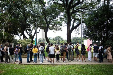Estudantes na retomada das aulas presencias na USP, em maro 