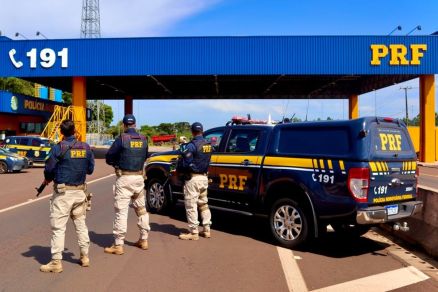 Agentes da PRF em rodovias do Estado 