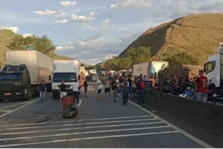 Trecho da Rodovia Presidente Dutra, entre So Paulo e Rio de Janeiro