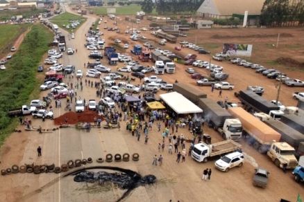 Bolsonaristas bloqueando trecho de rodovia em MT