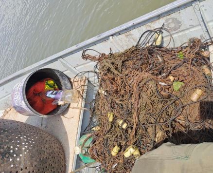 Apreens�o de rede durante fiscaliza��o no rio Manso 
