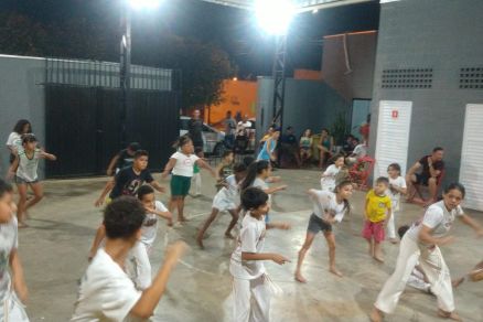 Crian�as durante atividades em projeto 