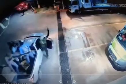 Momento do ataque  unidade da concessionria Rota do Oeste