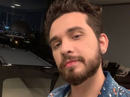O cantor Gustavo Mioto 
