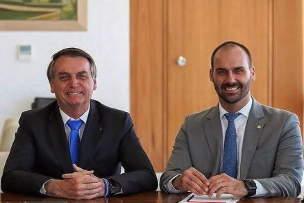 O presidente Jair Bolsonaro e o deputado federal Eduardo Bolsonaro