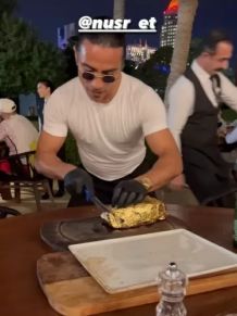 Chef Salt Bae  dono da churrascaria Nusr-Et, e ficou famoso nas redes sociais