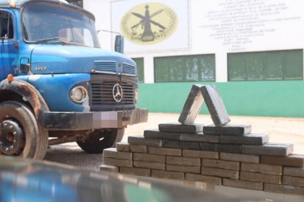 As drogas estavam escondidas em um caminho