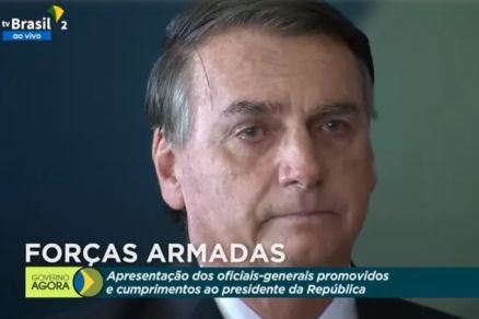 Imagens mostram o presidente emocionado e secando as lgrimas