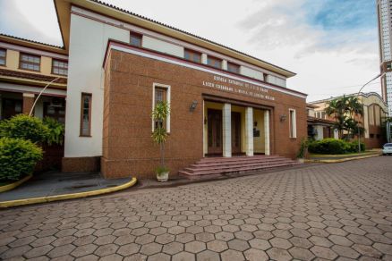 Fachada do Liceu Cuiabano, escola que participar do desfile