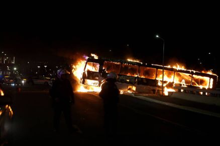 Manifestantes bolsonaristas entram em confronto com a polcia e promovem depredao