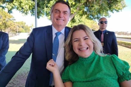 A advogada Analady Carneiro da Silva e o presidente Jair Bolsonaro