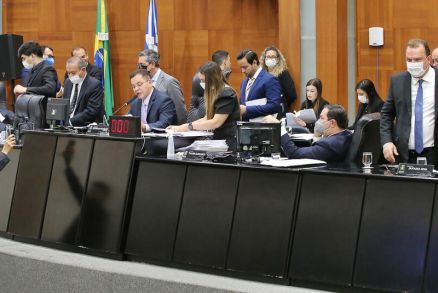 Aps atraso, Assembleia aprova taxa de minerao e imposto ao agro