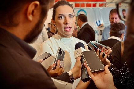 A deputada estadual Janaina Riva, que falou sobre interveno do Estado na Sade de Cuiab