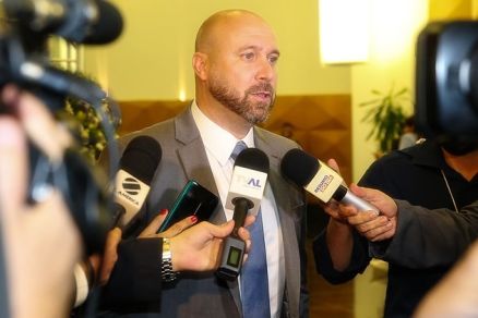 O deputado estadual Beto Dois a Um deixou o Unio Brasil para se candidatar em 2022