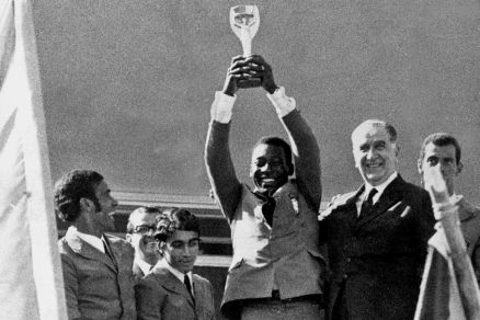 Pel levanta a Taa Jules Rimet conquistada no Mxico