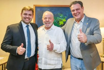 O advogado Iraj Lacerda junto com o presidente Lula e o ministro Carlos Fvaro