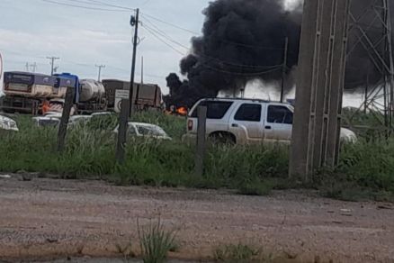 Extremistas voltam a bloquear estradas 